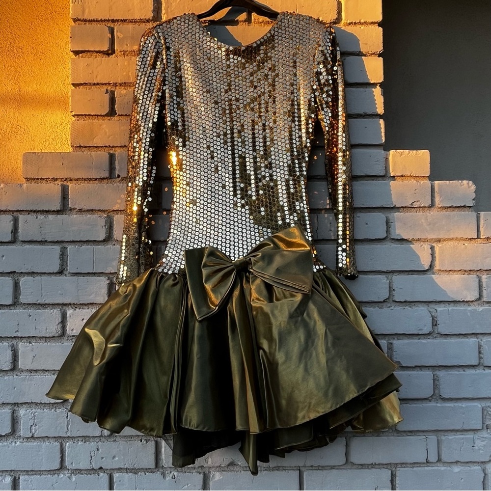 Vtg Dave & Johnny’s Sequin Bow Long Sleeve Mini Party Dress in Gold - Size 9/10